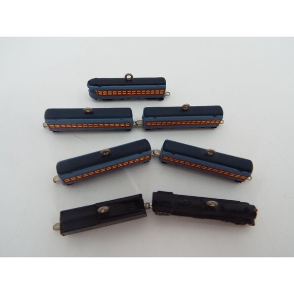 Hallmark Keepsake The Polar Express Train Die Cast Miniature Set of 7 Ornaments - Picture 4 of 14